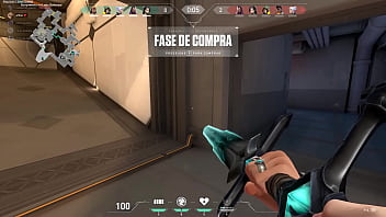 Comendo maciel com uma espada