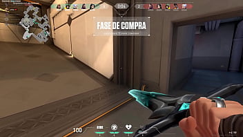 Comendo maciel com uma espada