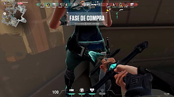 Comendo maciel com uma espada