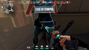 Comendo maciel com uma espada