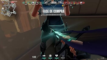 Comendo maciel com uma espada