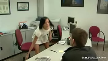 Aliz shows you how to pick up girls