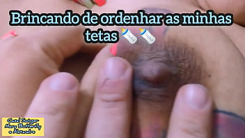 Dei pra tanta gente mamar as minhas tetas amo dar de mamar pra uma puta casada mais vadia que eu