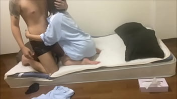 『カチカチになってるよ』生◯前でムラムラしてる大◯生彼女と台風の日にやることなくて一日中お昼からsexするカップル。