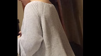 Esperando en el hotel para nuestra sesión amatoria y ella le manda mensaje a su novio