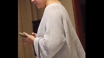 Esperando en el hotel para nuestra sesión amatoria y ella le manda mensaje a su novio Esperando en el hotel para nuestra sesión amatoria y ella le manda mensaje a su novio