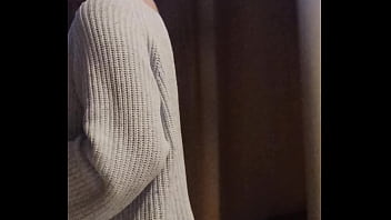 Esperando en el hotel para nuestra sesión amatoria y ella le manda mensaje a su novio