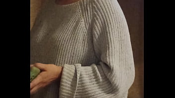 Esperando en el hotel para nuestra sesión amatoria y ella le manda mensaje a su novio