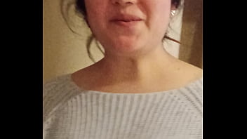 Esperando en el hotel para nuestra sesión amatoria y ella le manda mensaje a su novio