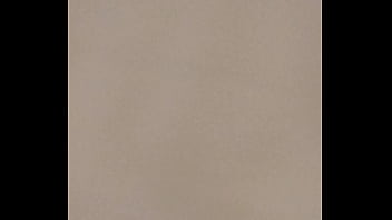 Esperando en el hotel para nuestra sesión amatoria y ella le manda mensaje a su novio