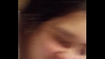 Esperando en el hotel para nuestra sesión amatoria y ella le manda mensaje a su novio