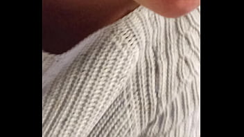 Esperando en el hotel para nuestra sesión amatoria y ella le manda mensaje a su novio