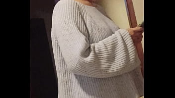 Esperando en el hotel para nuestra sesión amatoria y ella le manda mensaje a su novio