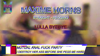 J’encule son cul si profond qu’elle se touche pendant que je la remplis puis elle me retourne et me baise