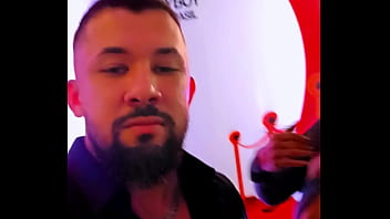 Pau grosso destruindo buceta apertada da putinha no sofá