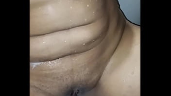 Sexo casero mientras tomo una ducha