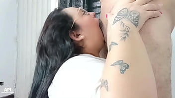 Hermosa mujer chubby de culo grande si que me sabe chupar mi verga hasta llenarla de creampie historia completa