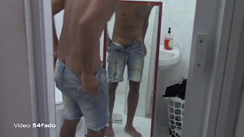 Max Tomando Banho Depois De Comer O Mavambo Safado thumbnail