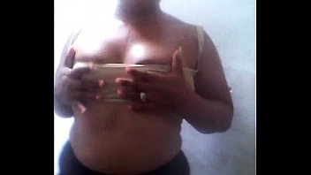 Madura Bailando En El Baño thumbnail