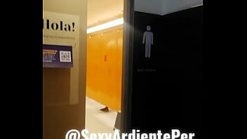 Cruising En El Baño Del Centro Comercial thumbnail