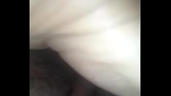 Se deja tocar gime de placer