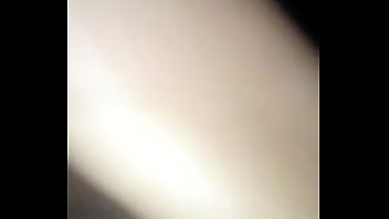 Se deja tocar gime de placer