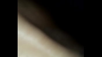 Se deja tocar gime de placer