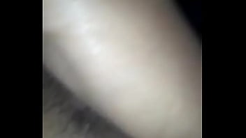 Se deja tocar gime de placer