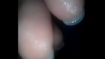 Se deja tocar gime de placer