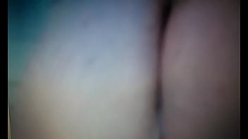 Casadinho distraido escovando os dentes apos a foda kkk