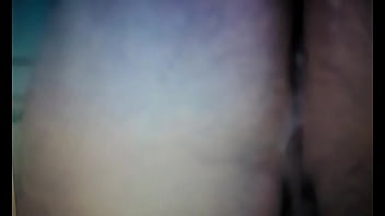 Casadinho distraido escovando os dentes apos a foda kkk