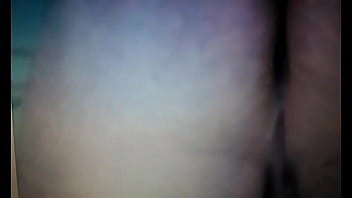 Casadinho distraido escovando os dentes apos a foda kkk