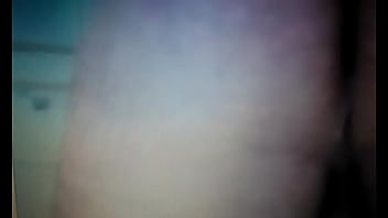 Casadinho distraido escovando os dentes apos a foda kkk