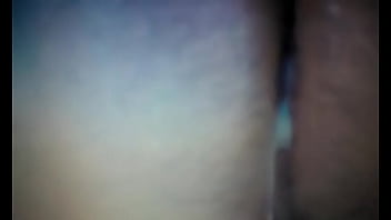 Casadinho distraido escovando os dentes apos a foda kkk