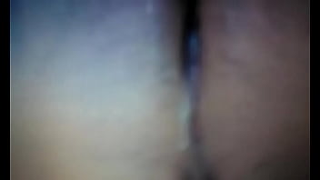 Casadinho distraido escovando os dentes apos a foda kkk