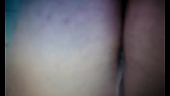 Casadinho distraido escovando os dentes apos a foda kkk