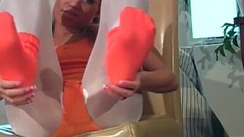 Sexy hot horny blonde babe gets her wet