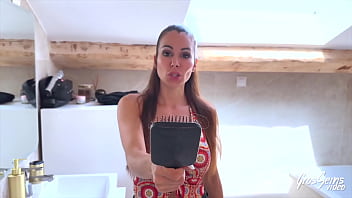 Jess et ashley anges aux gros seins aiment se faire poutrer ensemble