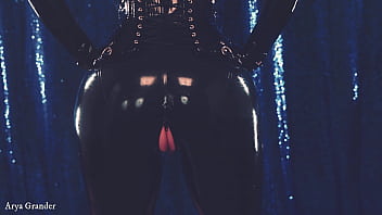 Latex Milf Loves To Seduce Arya Grander thumbnail