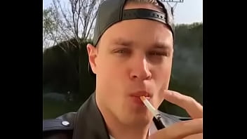 Homens Que Fumam thumbnail