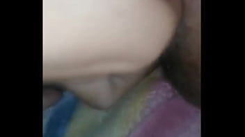 Metiendose los dedos por mi