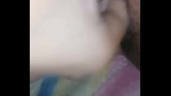 Metiendose los dedos por mi