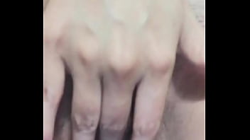 Metiendose los dedos por mi