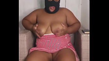 Crente safada da bunda grande e buceta gostosa foi ler a bíblia e ficou com tesão