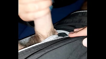 Batendo uma e fazendo garganta profunda