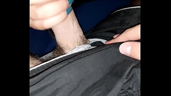 Batendo uma e fazendo garganta profunda