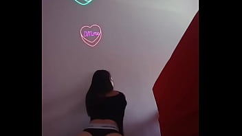 Gosto de ser exibida vem mais machos me comer