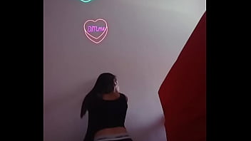 Gosto de ser exibida vem mais machos me comer