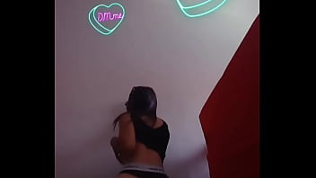 Gosto de ser exibida vem mais machos me comer