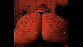 Des led rouge et un gros cul à claquer